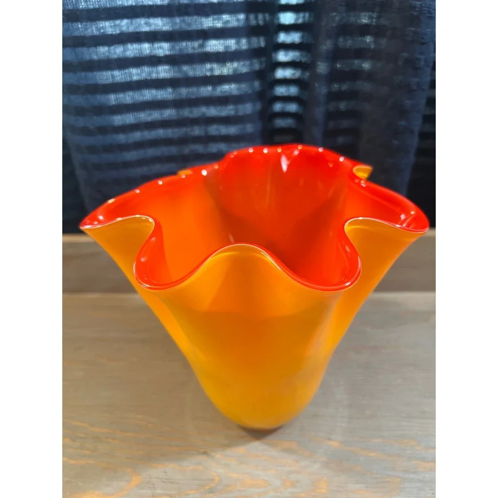 Gorgeous Designs China Art Glass Fluted Ruffled‎ Bowl Orange Yellow